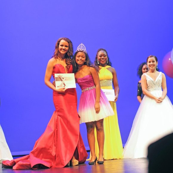 Red Fernando Wong Pageant Evening Gown - Picture 5 of 6